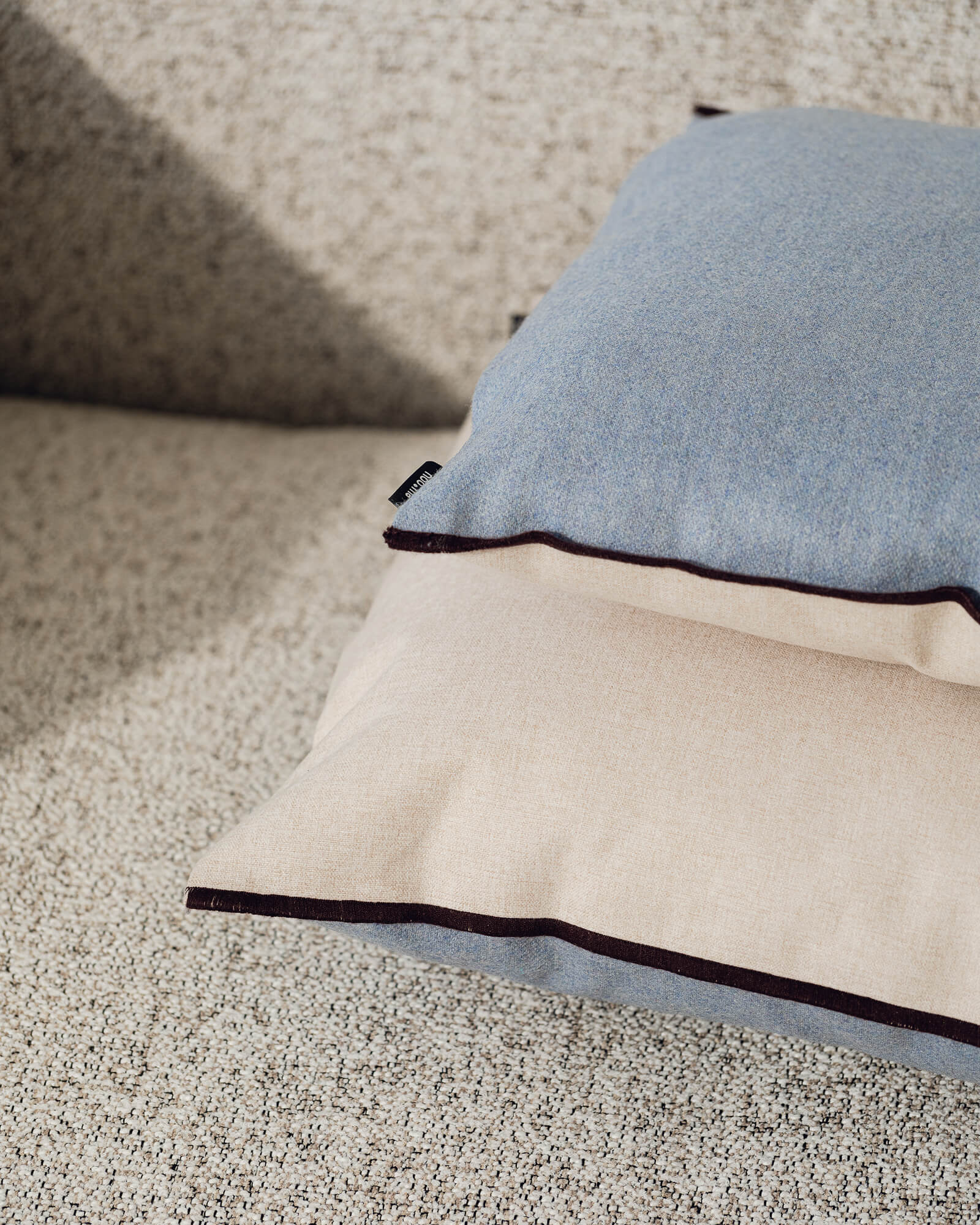 Dvu Cushion with Insert - 40 x 40 cm - Image 4