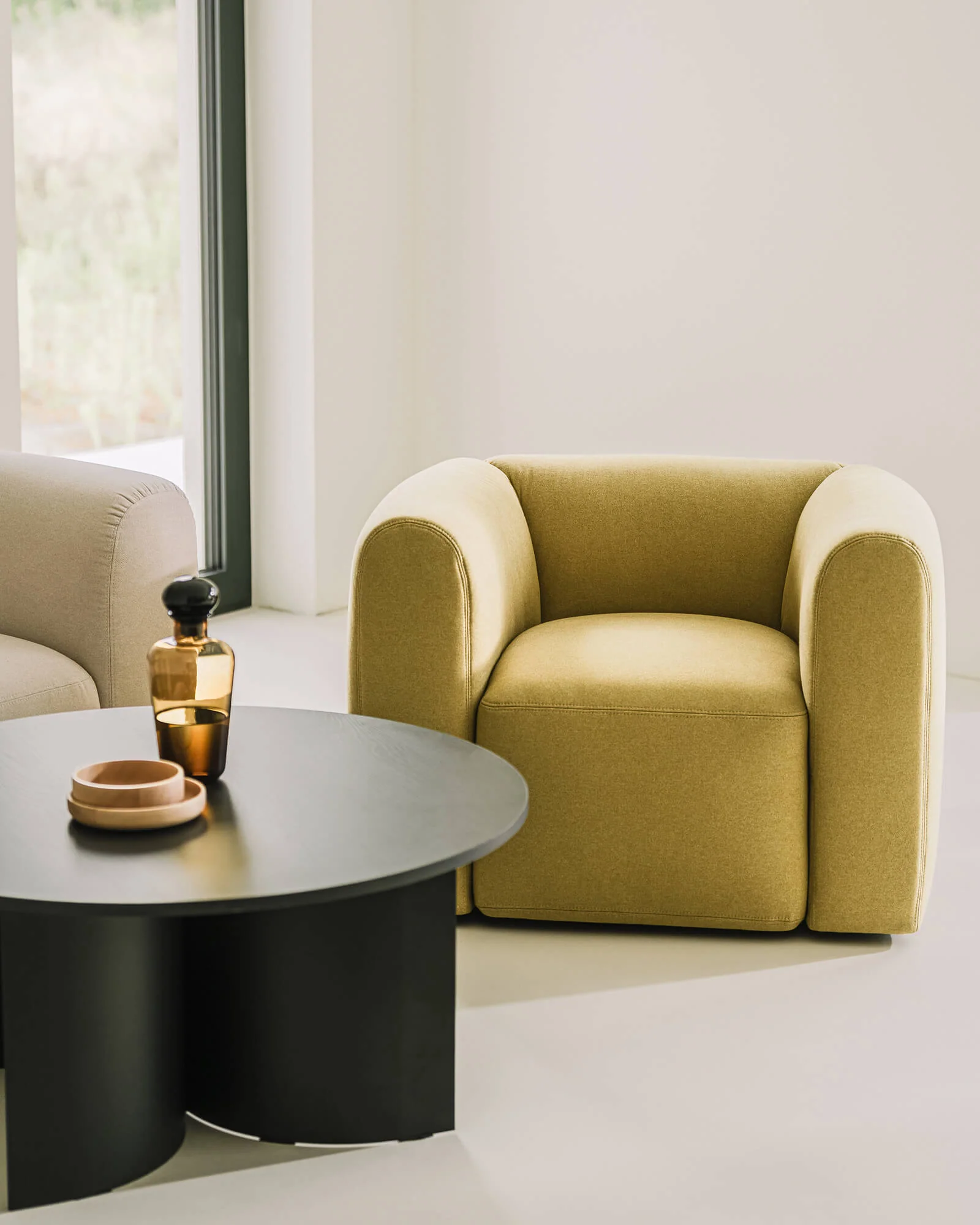 Flom Armchair - Image 4