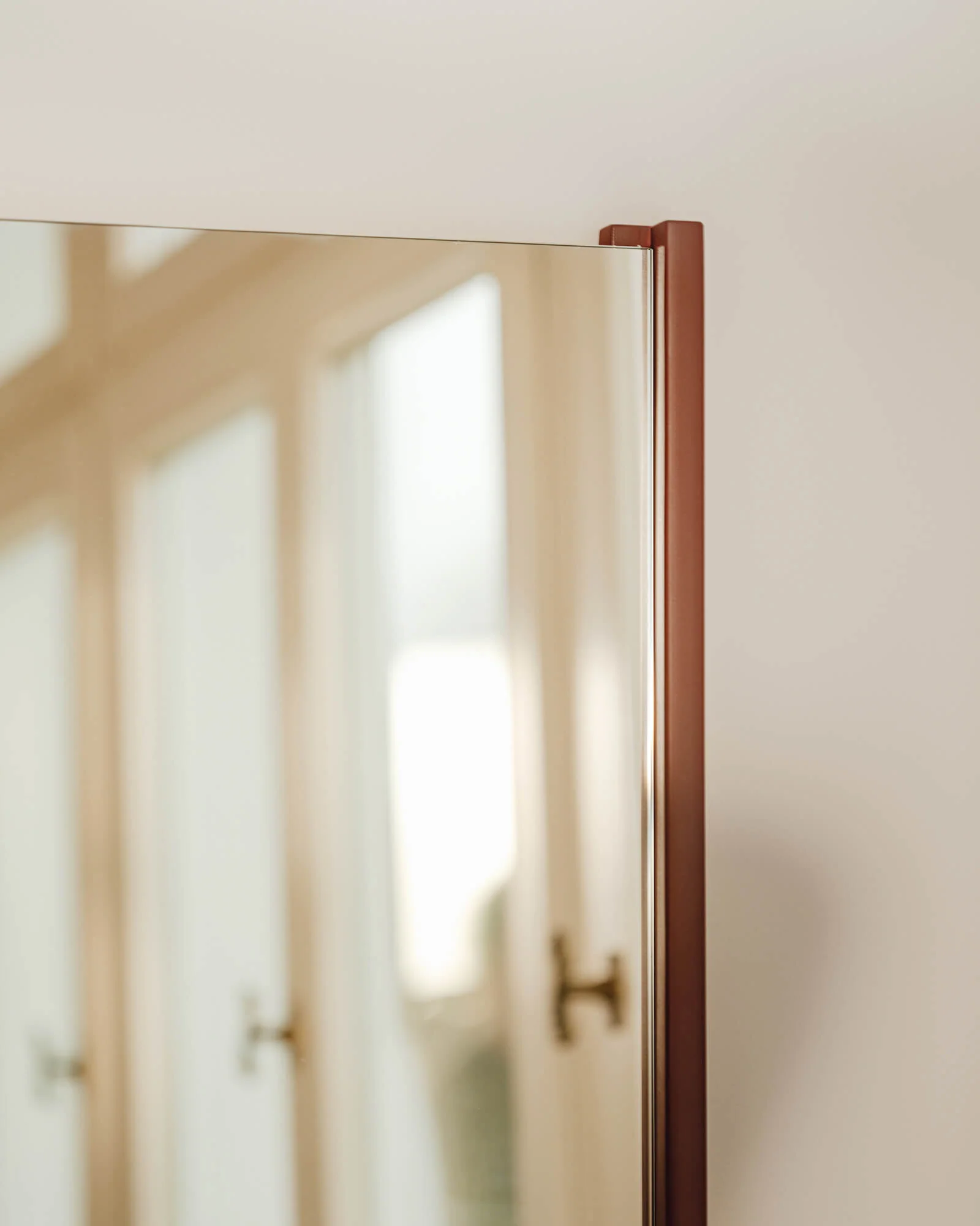 Lun Leaning Mirror - Image 4