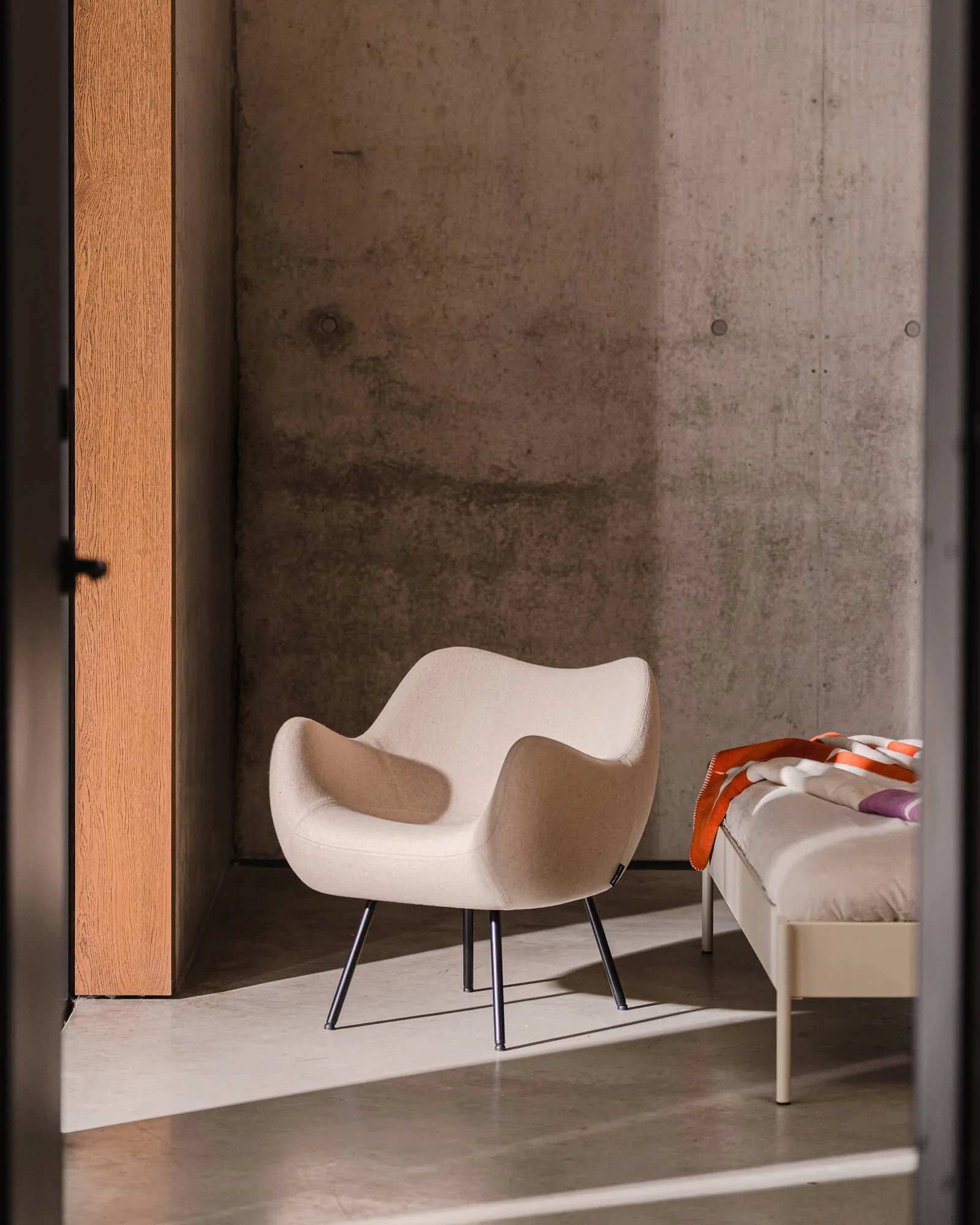 RM58 Armchair - Image 2