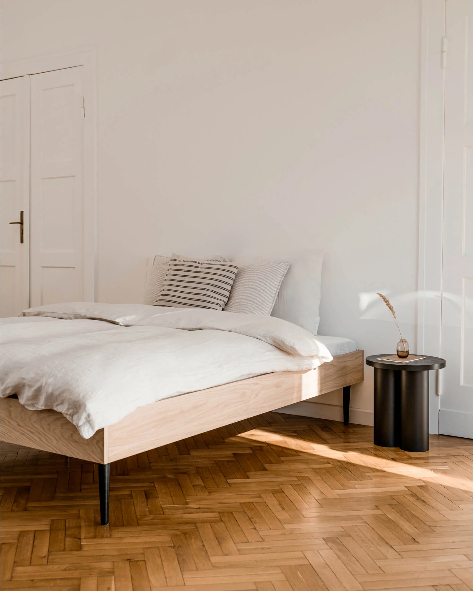 Streiko Bed Walnut - Image 10
