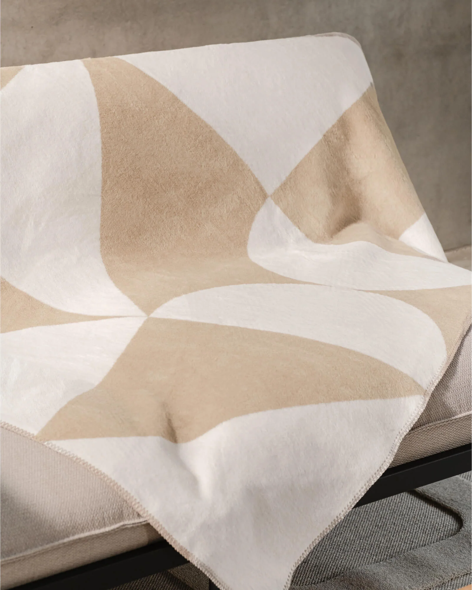 Tul Throw - Image 12